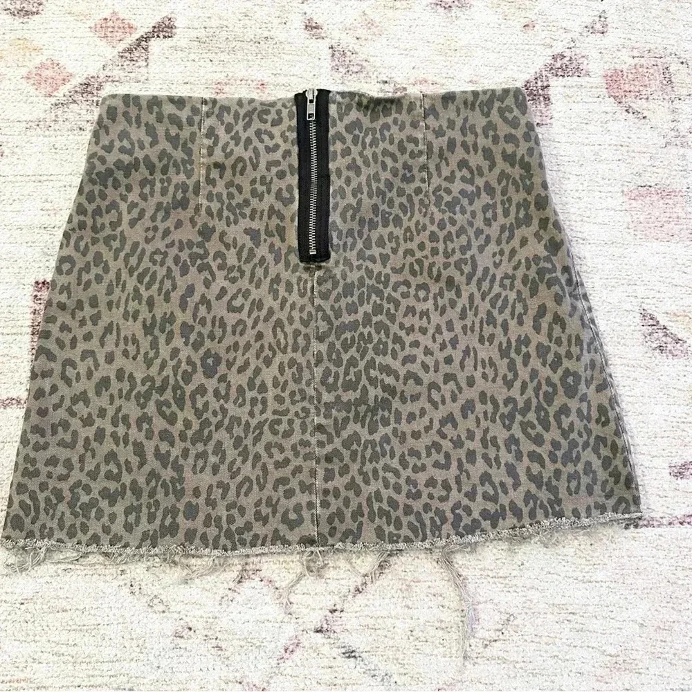 Pistola• Cheetah print raw hem mini skirt size medium - Picture 10 of 10